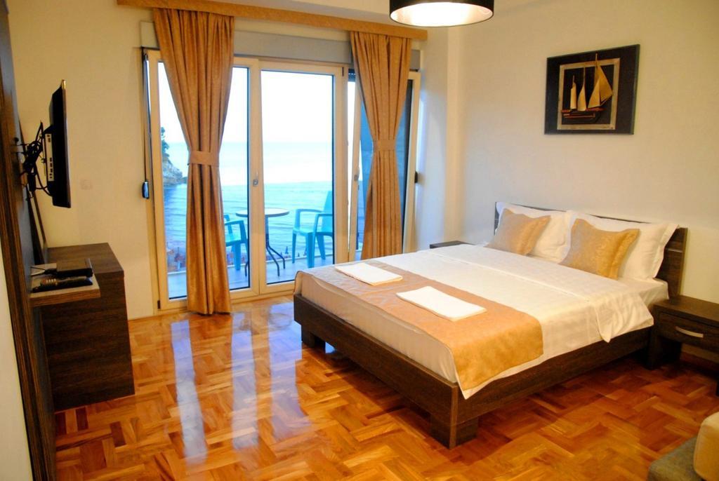 Hotel Cruiser Улцин Екстериор снимка