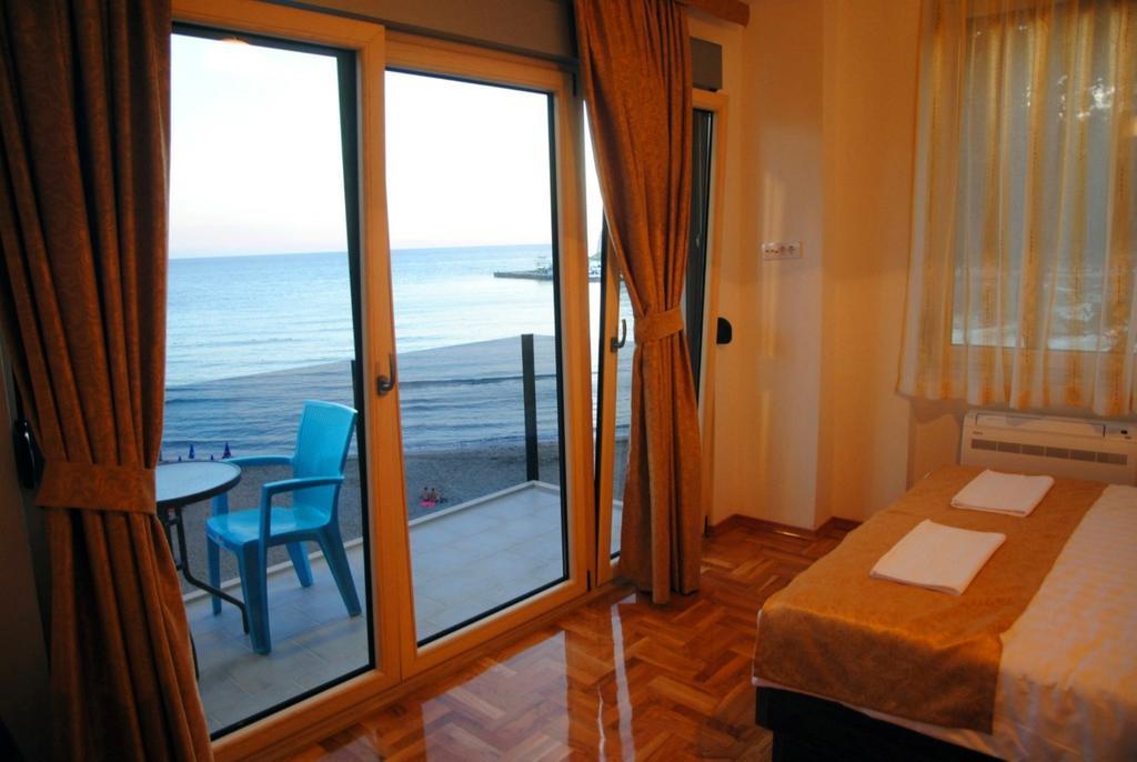 Hotel Cruiser Улцин Екстериор снимка