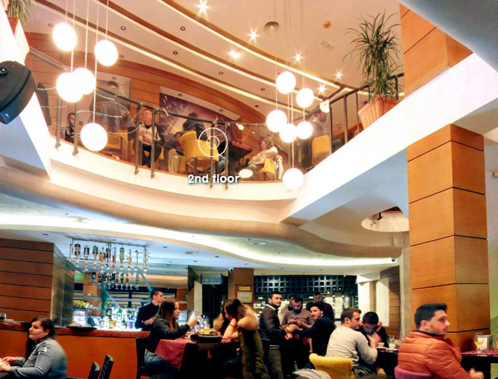 Hotel Cruiser Улцин Екстериор снимка