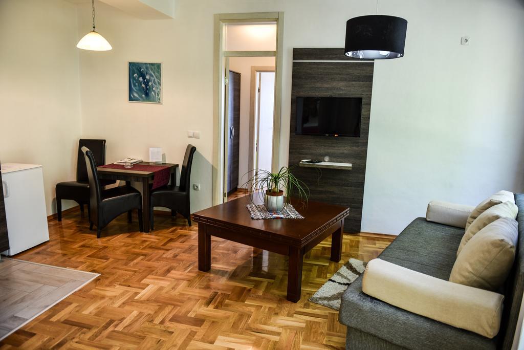 Hotel Cruiser Улцин Екстериор снимка