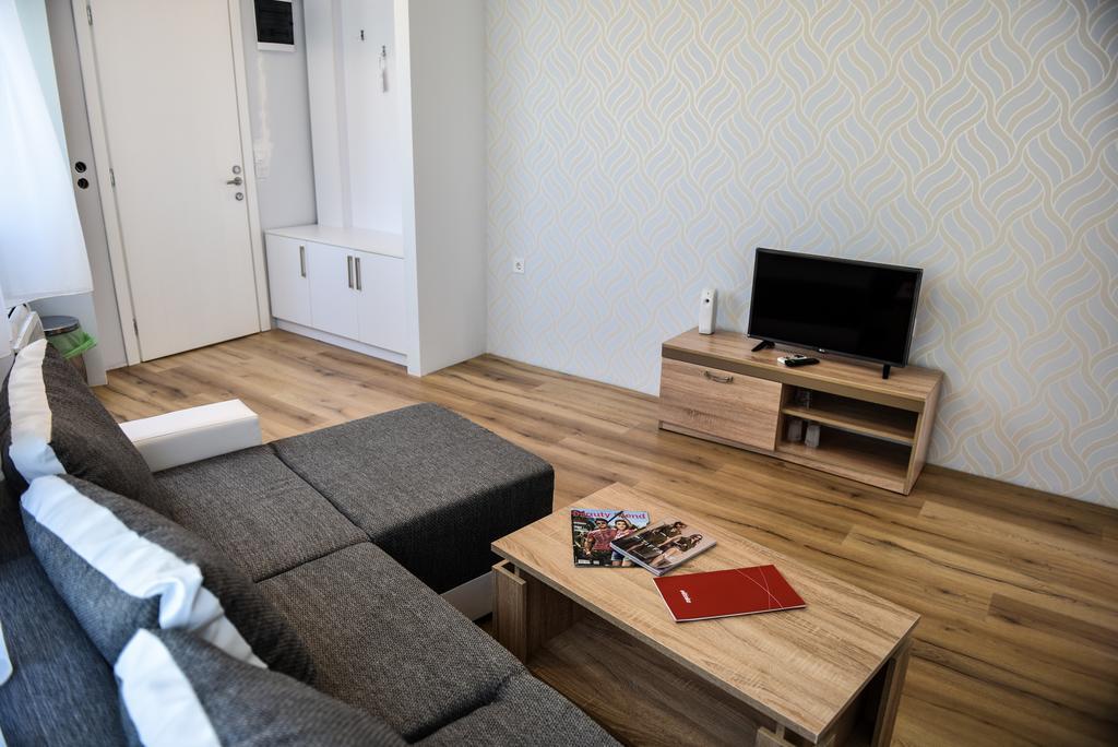 Hotel Cruiser Улцин Екстериор снимка