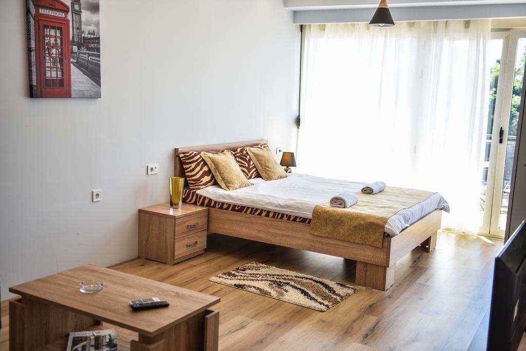 Hotel Cruiser Улцин Екстериор снимка